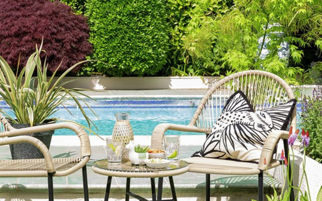 OUTDOOR LIVING WITH ARGOS